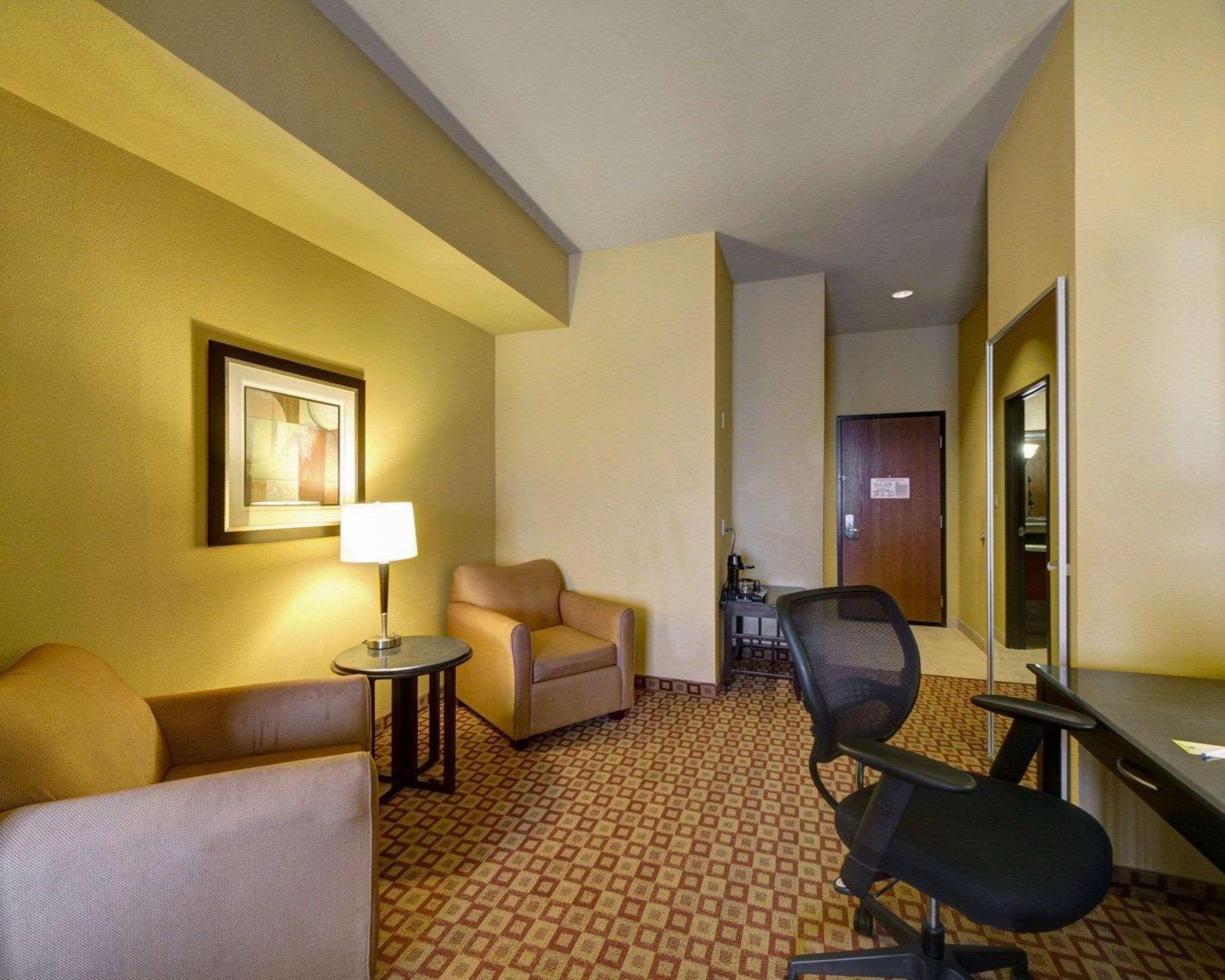 Comfort Inn & Suites Donna Near I-2 Экстерьер фото